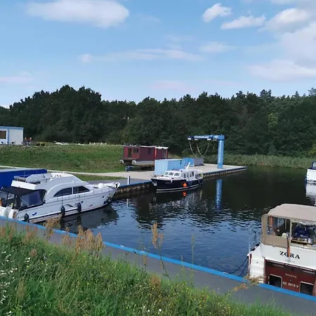 In Am Mueritzsee 아파트 *